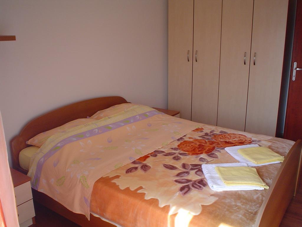 Apartman Kondic Omišalj Habitación foto